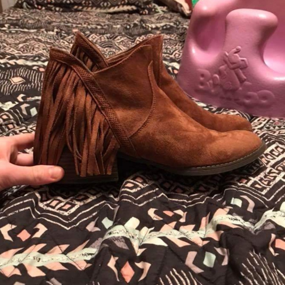 Womens fringe fall booties